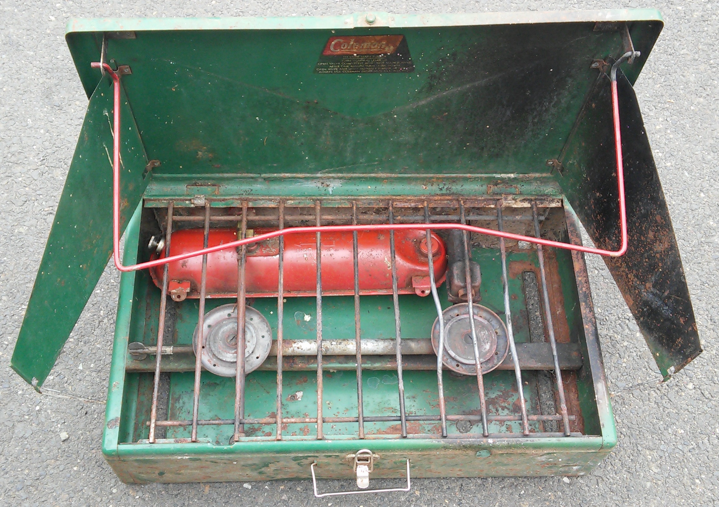 COLEMAN MODEL 413F 2 BURNER CAMP STOVE White Gas