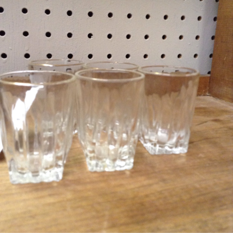 G024 5 SHOT GLASSES GOLD TRIM.